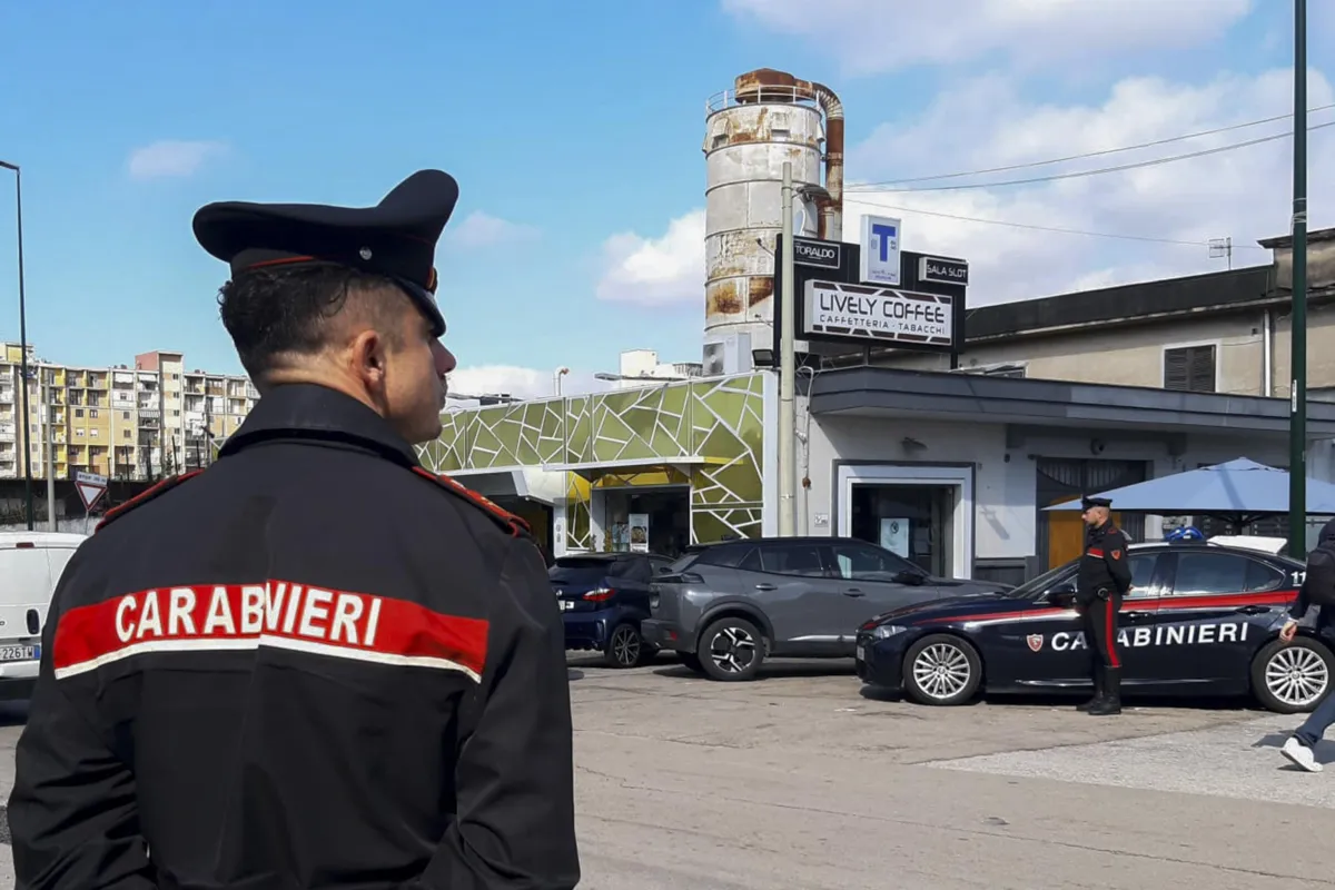 Napoli, aggredisce la compagna con il neonato tra le braccia: arrestato 25enne per maltrattamenti