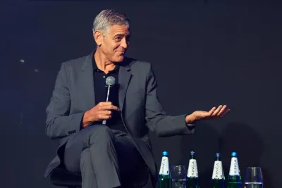 George Clooney sulla politica estera di Trump: critiche alle minacce all’Iran e all’ipotesi di ritiro degli USA dalla NATO