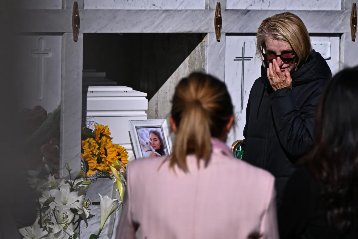 Pamela Genini, tomba profanata: dall’autopsia tracce biologiche per le indagini