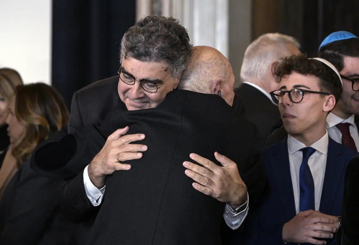 Emanuele Fiano lascia il Pd dopo la scelta di rompere il gemellaggio tra Milano e Tel Aviv? Cosa ha detto oggi 