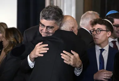 Emanuele Fiano lascia il Pd dopo la scelta di rompere il gemellaggio tra Milano e Tel Aviv? Cosa ha detto oggi 