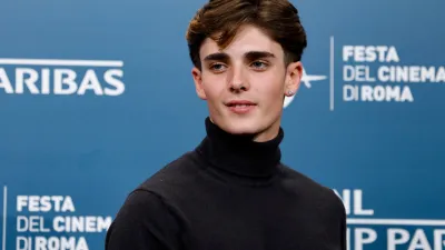 Andrea Arru, origini e fidanzata: chi è Olmo, la new entry dei “Cesaroni”