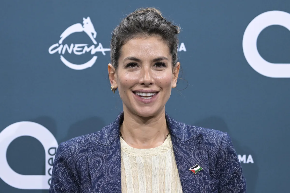 Qual è il titolo di studio di Giulia Michelini e come è diventata attrice?