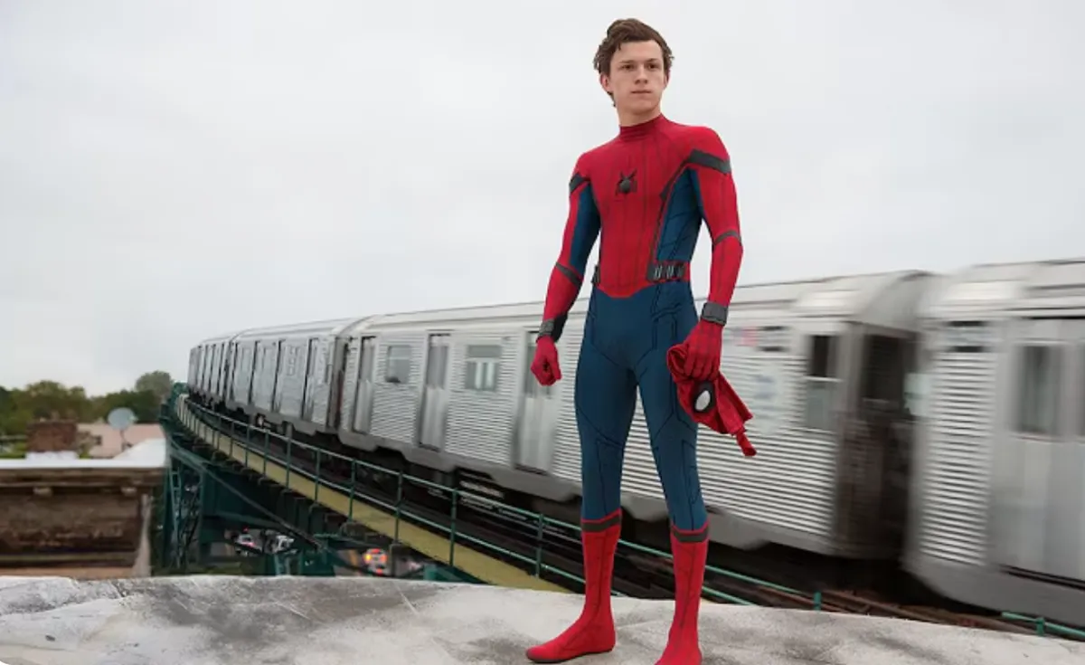 "Spider-Man Home coming": perché non vediamo il morso di Tom Holland? Le differenze con Maguire e Garfield