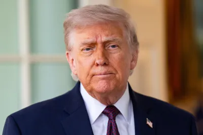 Sondaggio USA: maggioranza attribuisce a Trump l’aumento dei prezzi della benzina