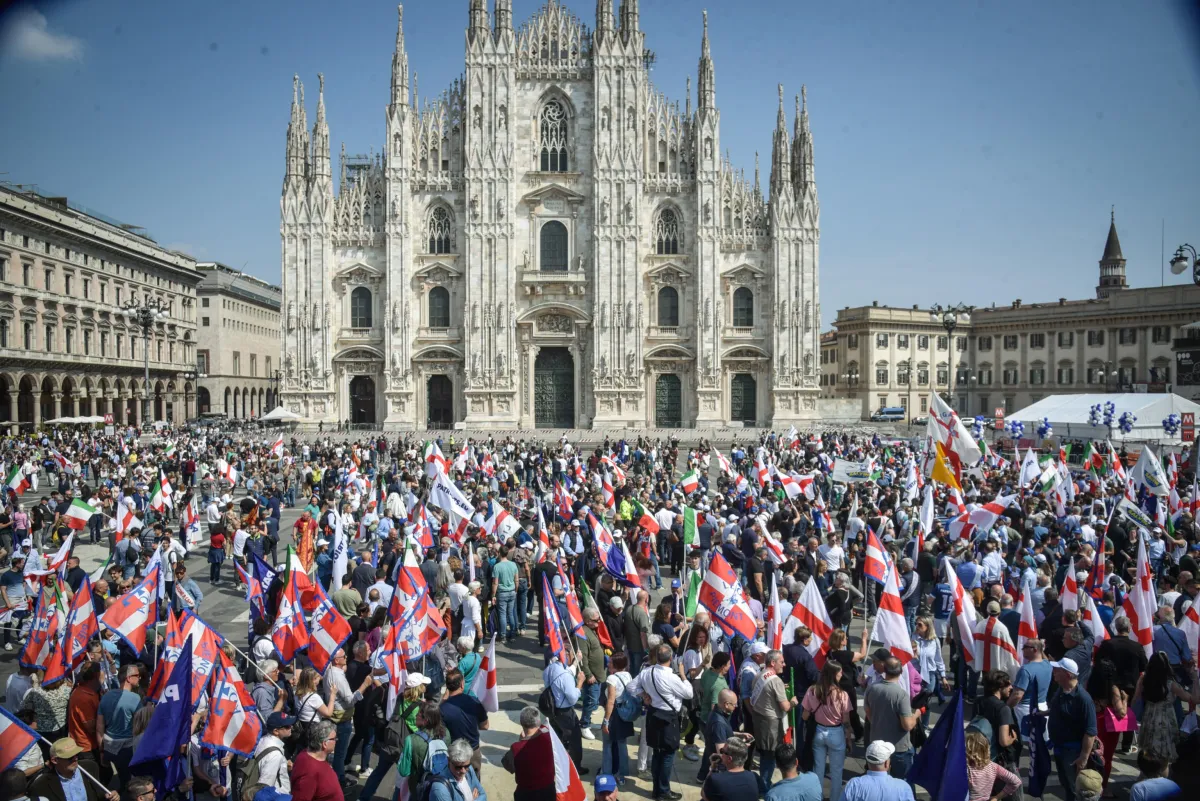 I Patrioti a Milano spaccano il centrodestra: perchè tutti prendono le distanze dalla piazza sull'immigrazione?