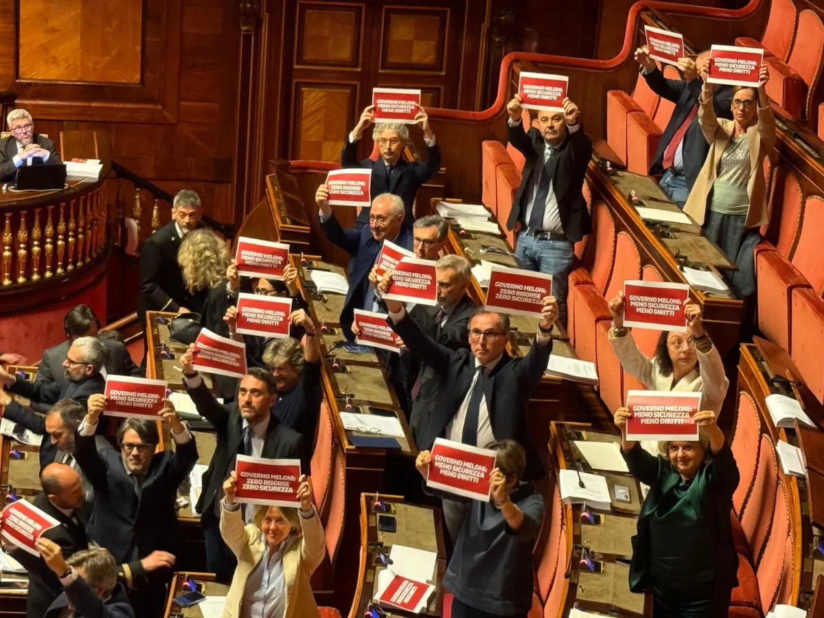 Dl Sicurezza, al via la battaglia finale alla Camera: è corsa contro il tempo. Centinaia gli emendamenti delle opposizioni