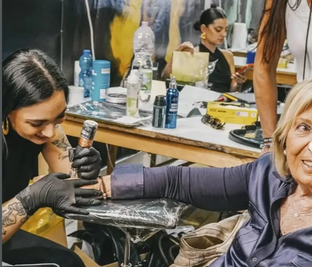 Cosa si è fatta tatuare la sindaca di Lecce di 82 anni Adriana Poli Bortone? 