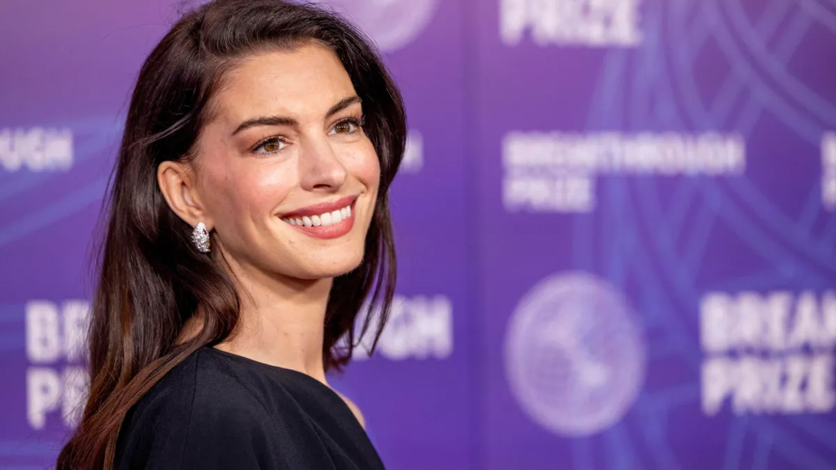 Anne Hathaway protagonista di "Yesteryear": di cosa parla e cosa sappiamo del film