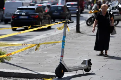 Napoli, lanciarono un monopattino dall'alto ferendo gravemente una donna: arrestati due minorenni
