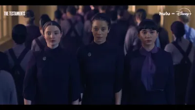 Elisabeth Moss torna in "The Testaments": cosa significa il suo ritorno nel sequel