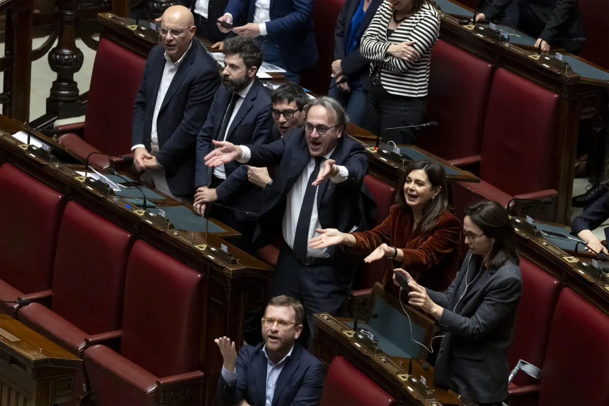 Bella Ciao e Inno di Mameli, chi ha cantato e chi è rimasto seduto oggi a Montecitorio?