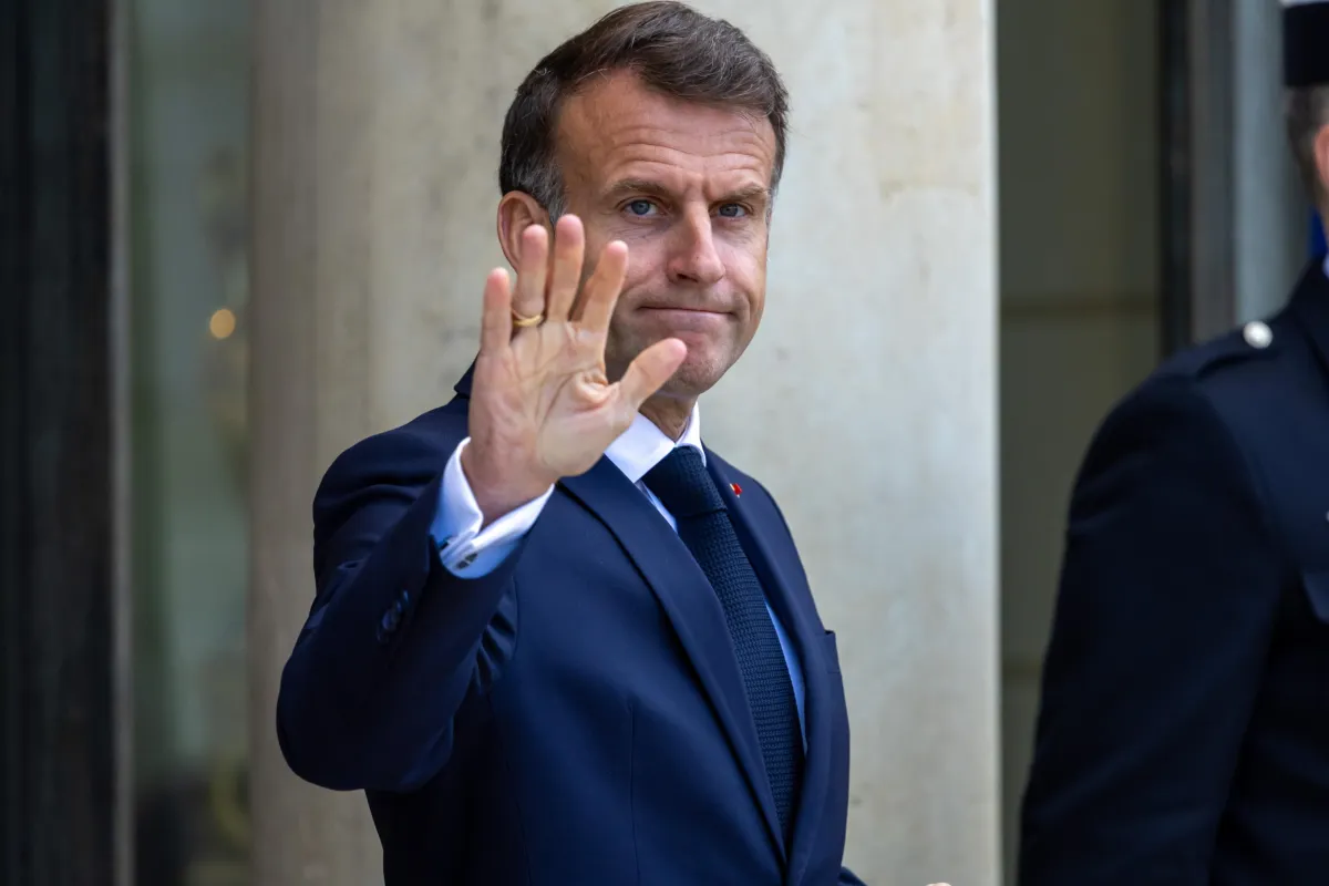 Emmanuel Macron prepara l’uscita di scena: annuncia il ritiro dalla vita politica nel 2027