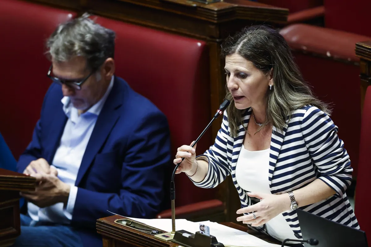 Chi è Valentina D'Orso, l'onorevole dei Cinque Stelle che si è lamentata delle troppe votazioni in Aula: le viene il torcicollo