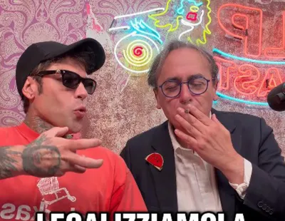 Perché Angelo Bonelli si è fatto una canna con Fedez durante Pulp Podcast?