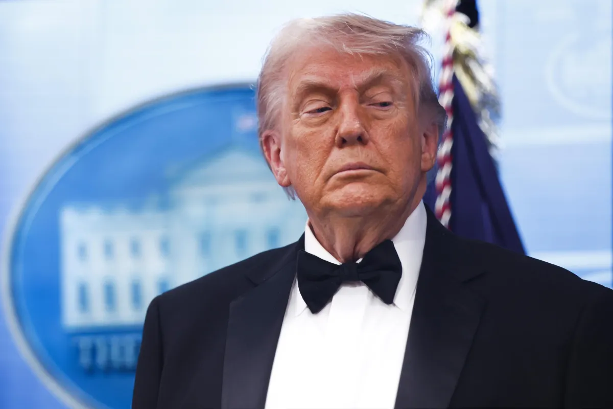 USA, crolla al minimo storico il gradimento di Trump: il sondaggio