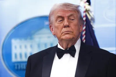 USA, crolla al minimo storico il gradimento di Trump: il sondaggio