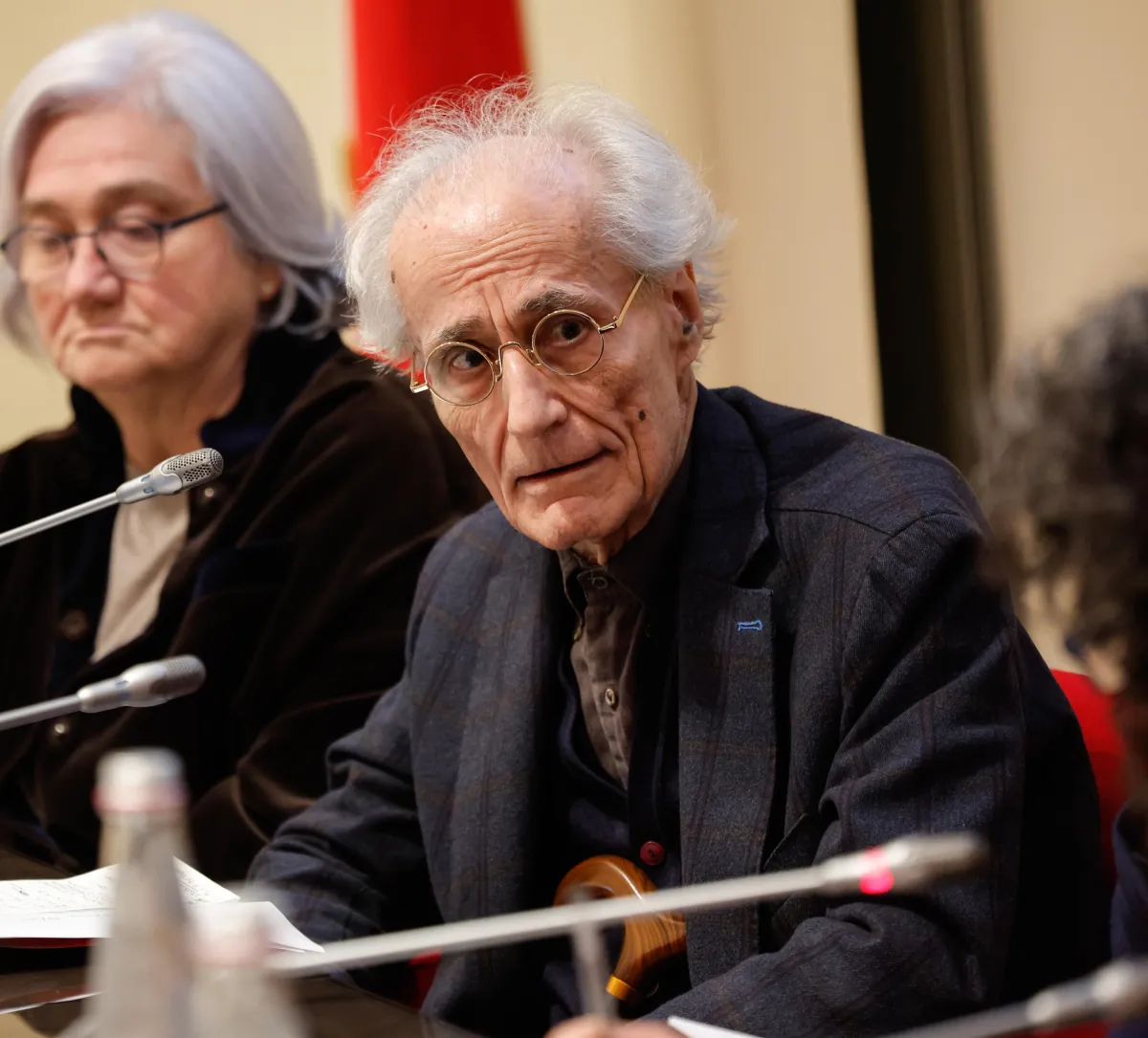 Giuli manda gli ispettori alla Biennale di Venezia (con i russi), Luciano Canfora non ci sta