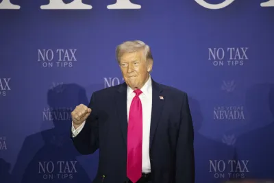 Trump alza al 25% i dazi sui veicoli provenienti dall'UE, accordo di Turnberry in crisi: arriva la reazione di Bruxelles