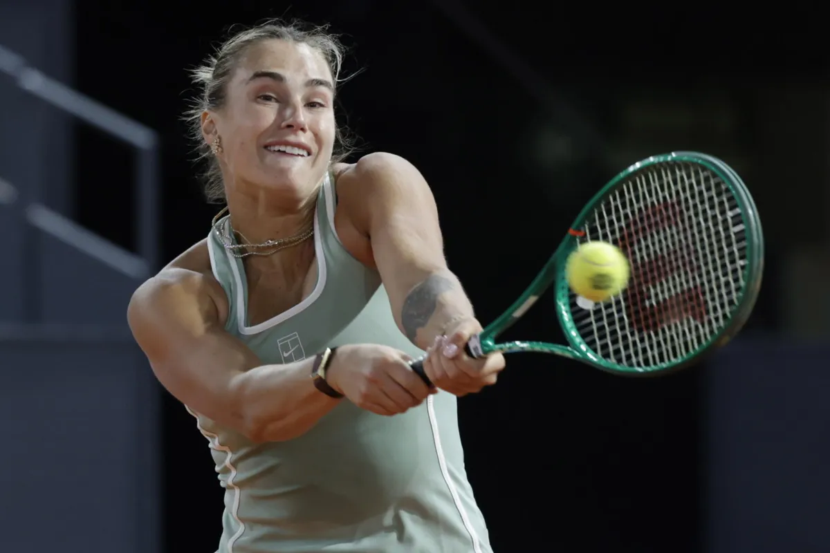 Aryna Sabalenka tra sport, stile e comunicazione: ecco come svela il look Nike per il Roland Garros