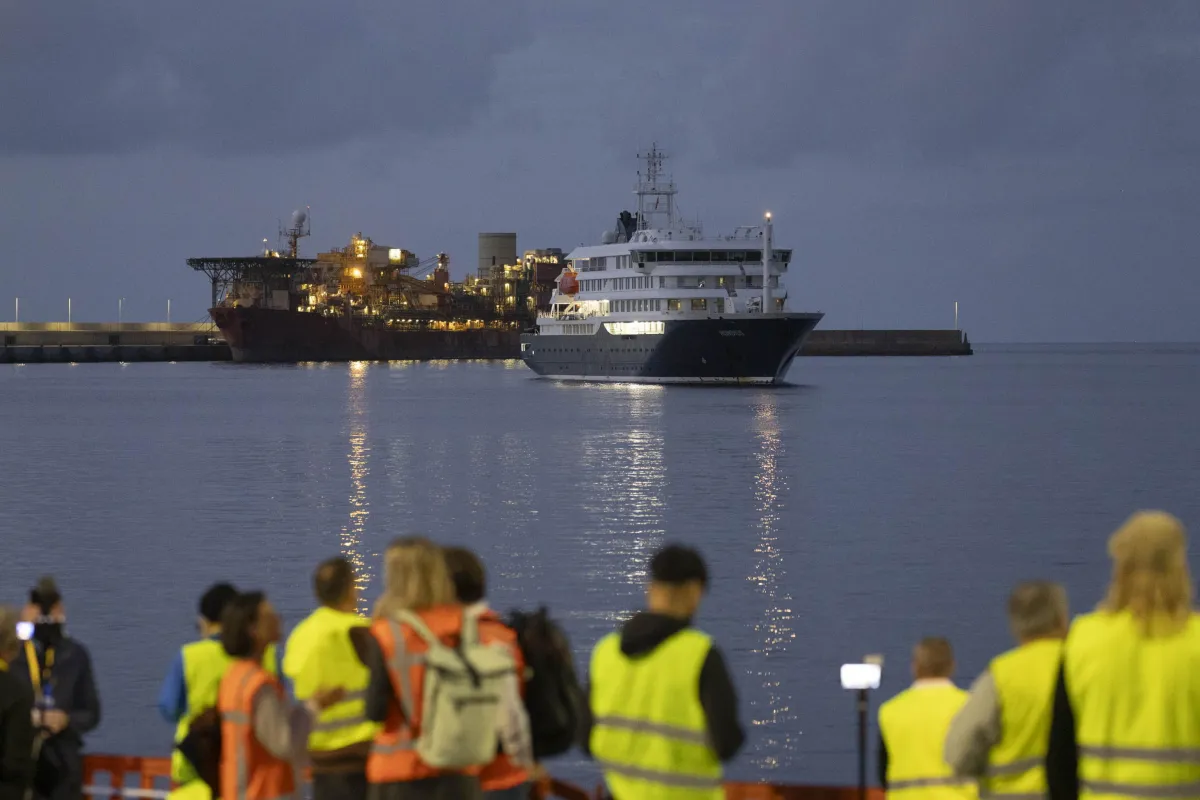 MV Hondius a Tenerife, l'evacuazione dei passeggeri della nave da crociera colpita da hantavirus