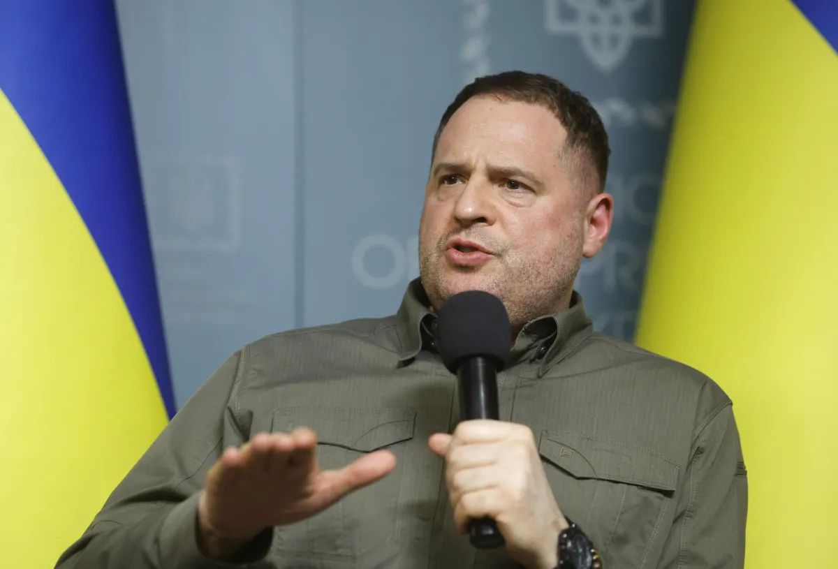 Ucraina, arrestato Andriy Yermak: l’ex braccio destro di Zelensky accusato di corruzione e riciclaggio