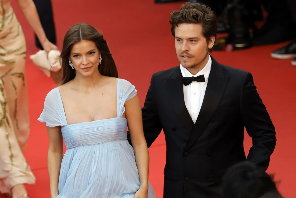 Barbara Palvin incinta sul red carpet: la storia d'amore con Dylan Sprouse