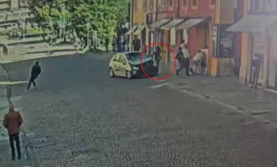Auto sulla folla a Modena, le vecchie mail di Salim El Koudri e le indagini: cosa sappiamo finora 