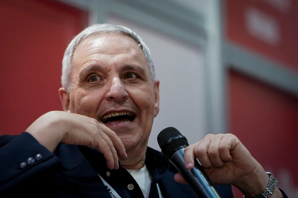 Maurizio de Giovanni scende in politica col Pd, ecco cosa pensa lo scrittore 
