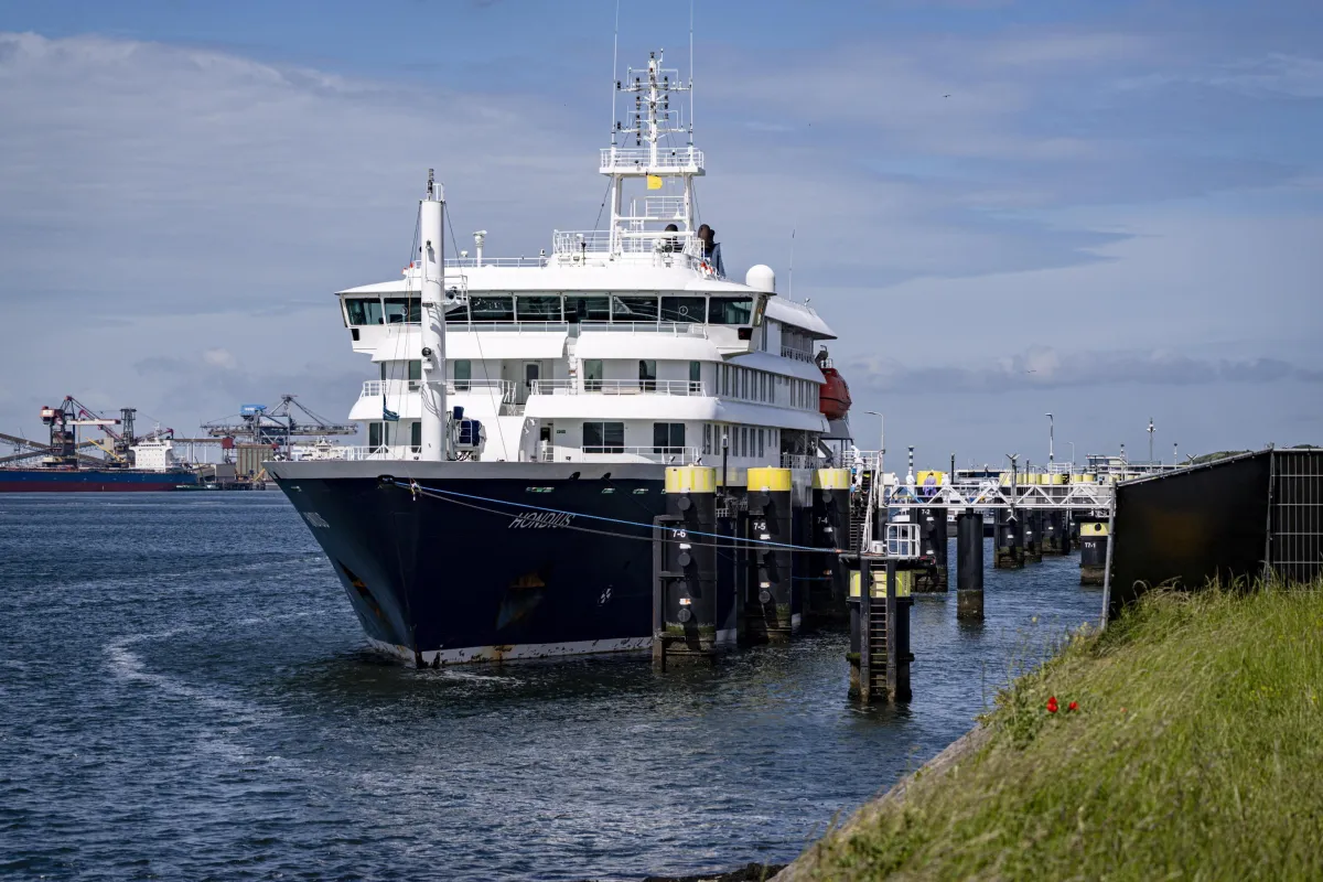 Hantavirus, la nave da crociera MV Hondius è arrivata a Rotterdam: cosa accadrà ora