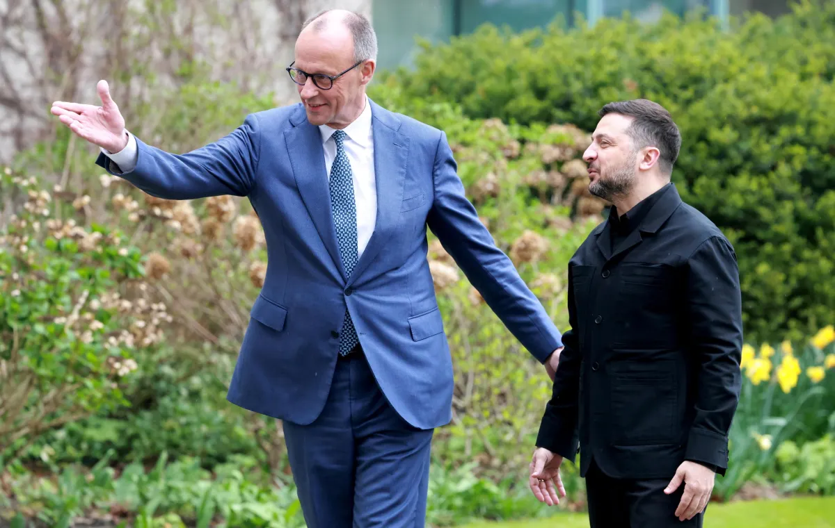 Allargamento UE, il cancelliere tedesco propone un nuovo status di “membro associato” per l’Ucraina: cosa prevede la “terza via” verso l’adesione
