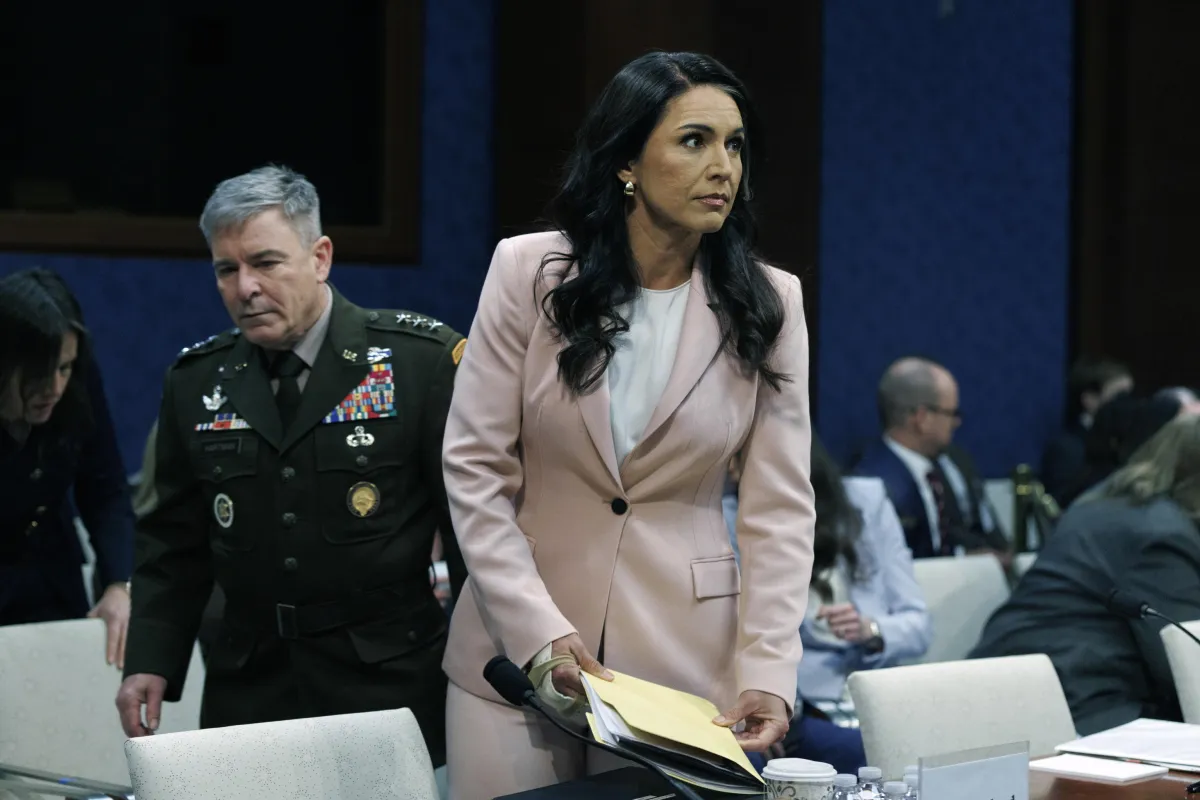 USA, il capo degli 007 Tulsi Gabbard lascia l'incarico: i motivi dell'addio