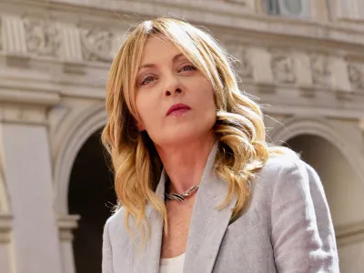 Ma, alla fine, Vannacci starà nel centrodestra? Da cosa dipende la scelta di Meloni tra lui e Calenda