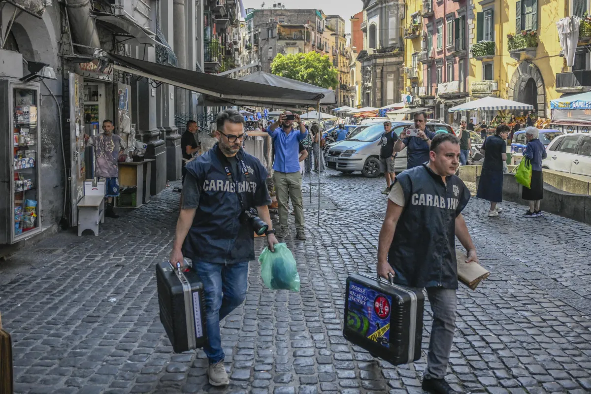 Shock a Napoli, 12enne accoltellato dal padre che ha poi tentato il suicidio: cosa sappiamo