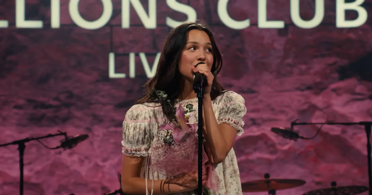 Olivia Rodrigo criticata per i babydoll? La risposta della popstar e la polemica sulla sessualizzazione 