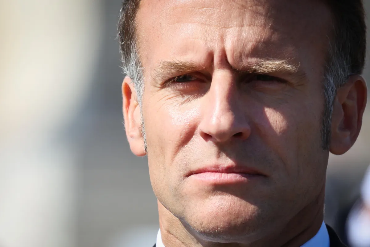 La Marina francese intercetta una petroliera russa nell’Atlantico: l’annuncio di Macron e la reazione di Mosca