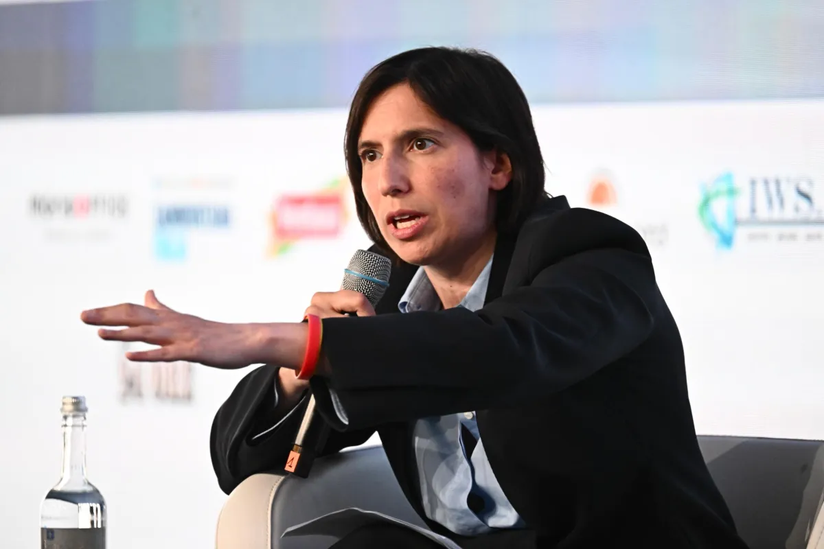 Pd, il partito di Elly si sfalda tra sondaggi in calo, primarie impossibili e guerre interne
