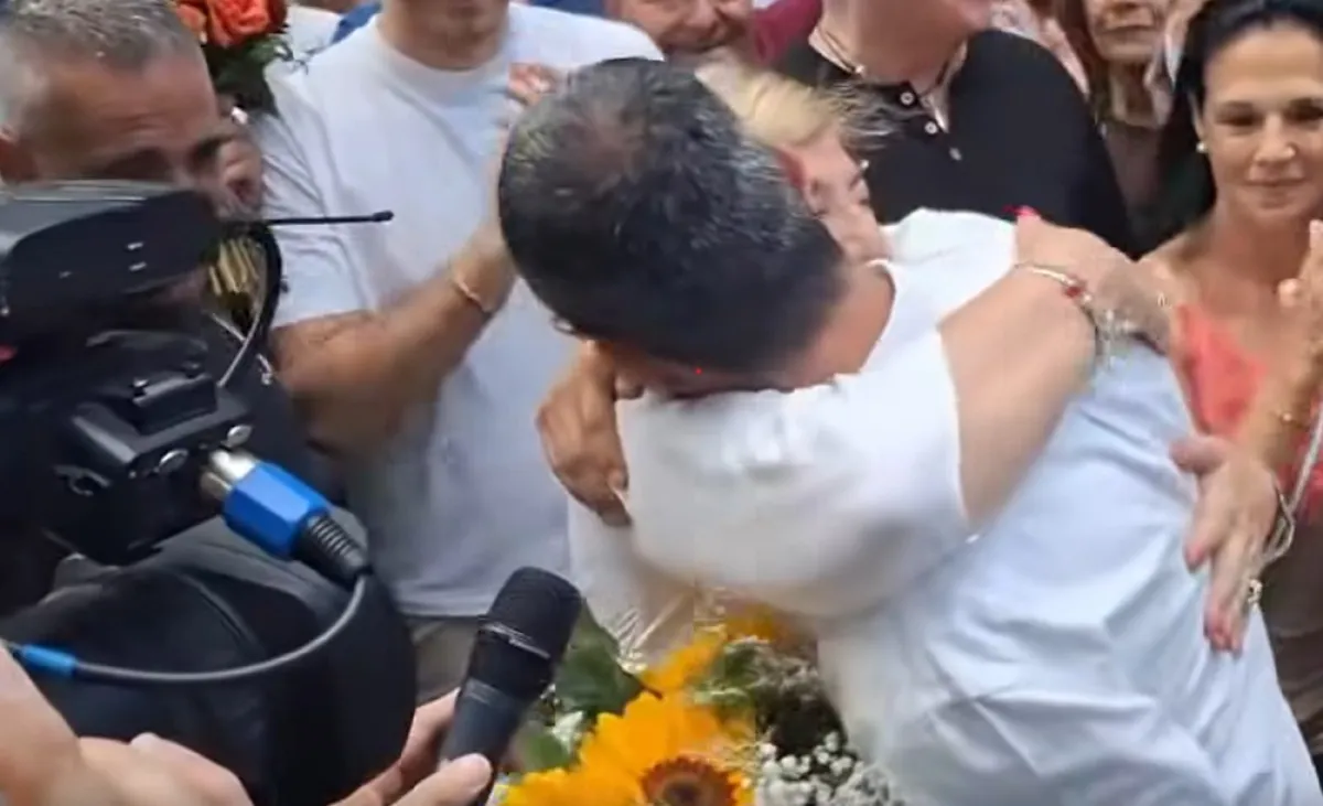 Chi è Ernesto Bello, il candidato sindaco del Pd a Castrovillari che ha omaggiato con dei fiori la sindaca eletta di Fratelli d'Italia