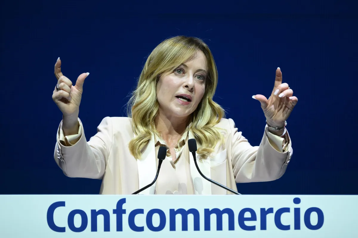 Cosa ha detto Giorgia Meloni all'assemblea Confcommercio (tra "Repubblica delle banane" e "sense of Italy")