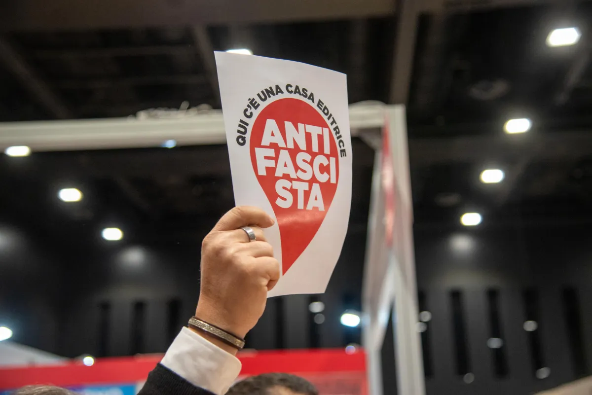 Perché, dopo i casi Erri De Luca e Eshkol Nevo, si parla del festival "Più libri, più liberi" a cui si può partecipare solo se "antifascisti"? 