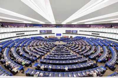 Accordo commerciale USA-UE, via libera del Parlamento europeo: ora si va verso l’attuazione