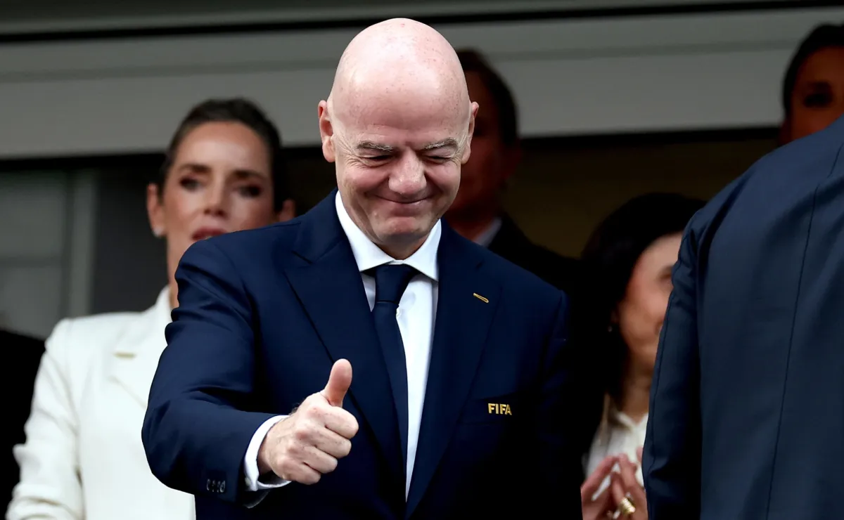 Il Mondiale di Infantino tra provocazioni, jet privati e cadute di stile