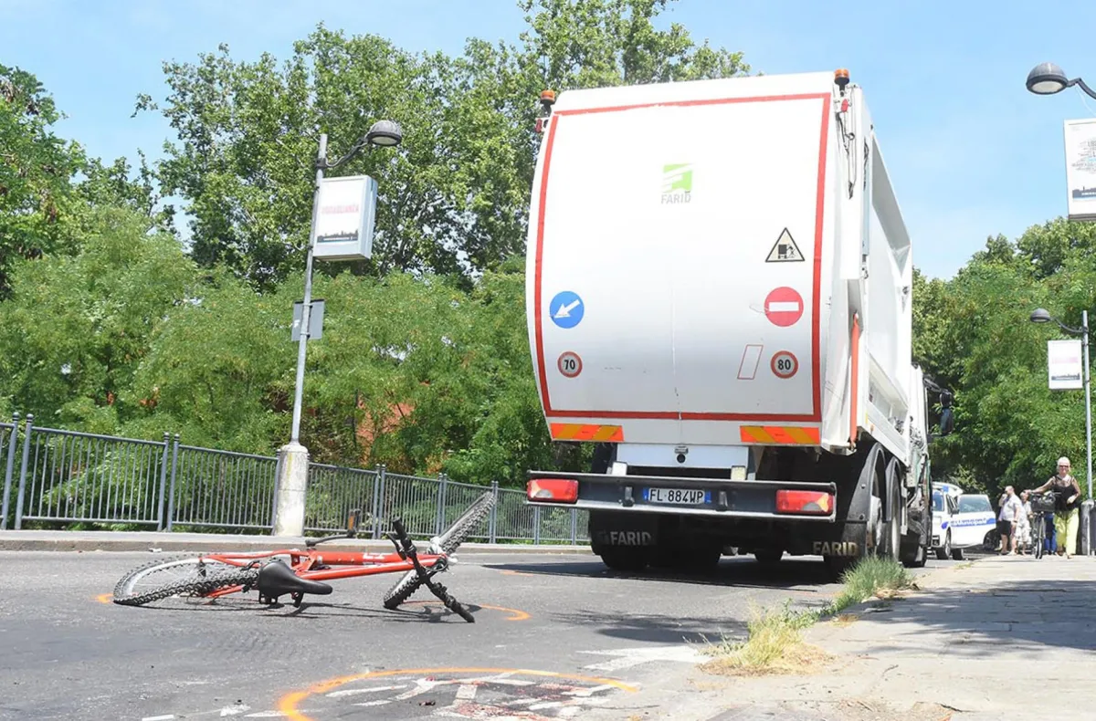 Chi era Joele, il bambino di 11 anni investito da un camion a Reggio: la tragedia davanti ai fratelli