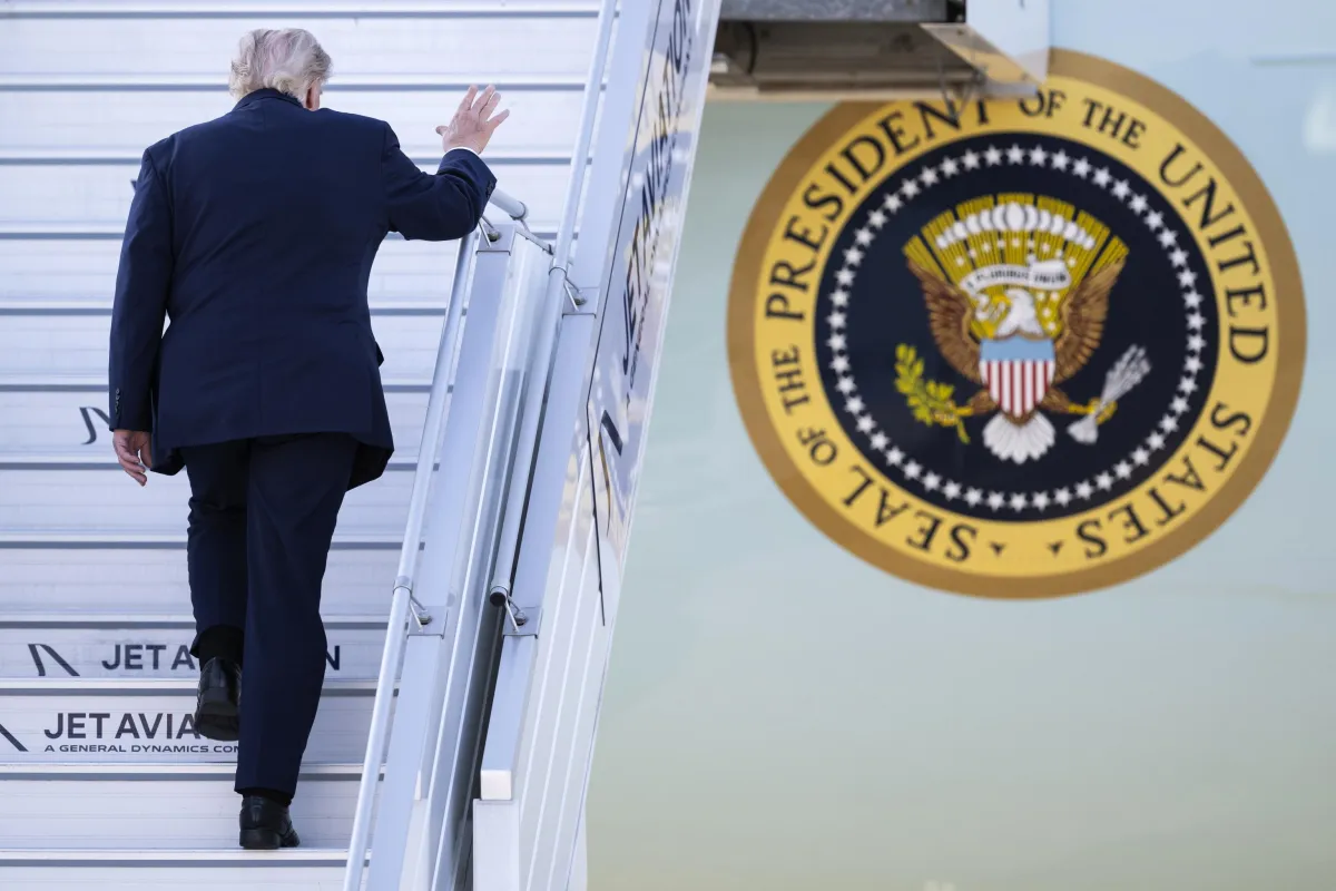 Trump presenta il nuovo Air Force One: dagli interni di lusso alla nuova livrea
