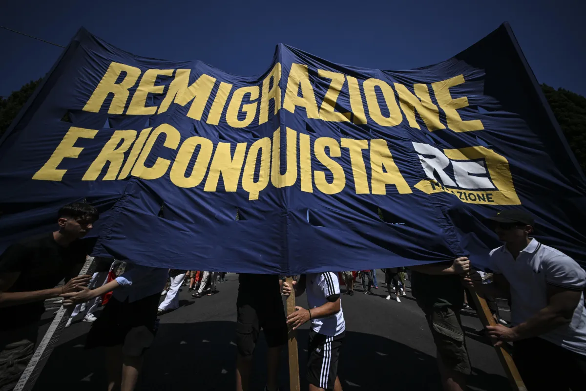  Dalla “sostituzione etnica” alla remigrazione: chi grida contro i migranti e intanto firma il decreto che li importa