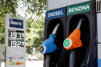 Carburanti, cosa succede se salta lo sconto sulle accise? Il Codacons: "Sarebbe la tempesta perfetta"