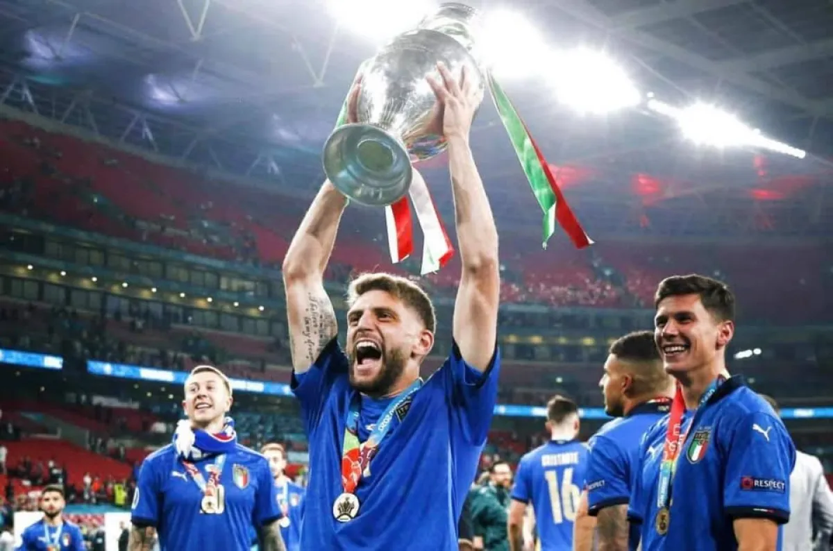 Domenico Berardi, campione in campo e di umanità
