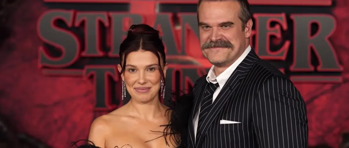 Millie Bobby Brown e David Harbour di nuovo padre e figlia in una nuova serie A-24 Netflix: cosa sappiamo 