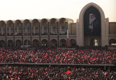 Funerali Khamenei, sette giorni di esequie: quali leader mondiali stanno partecipando