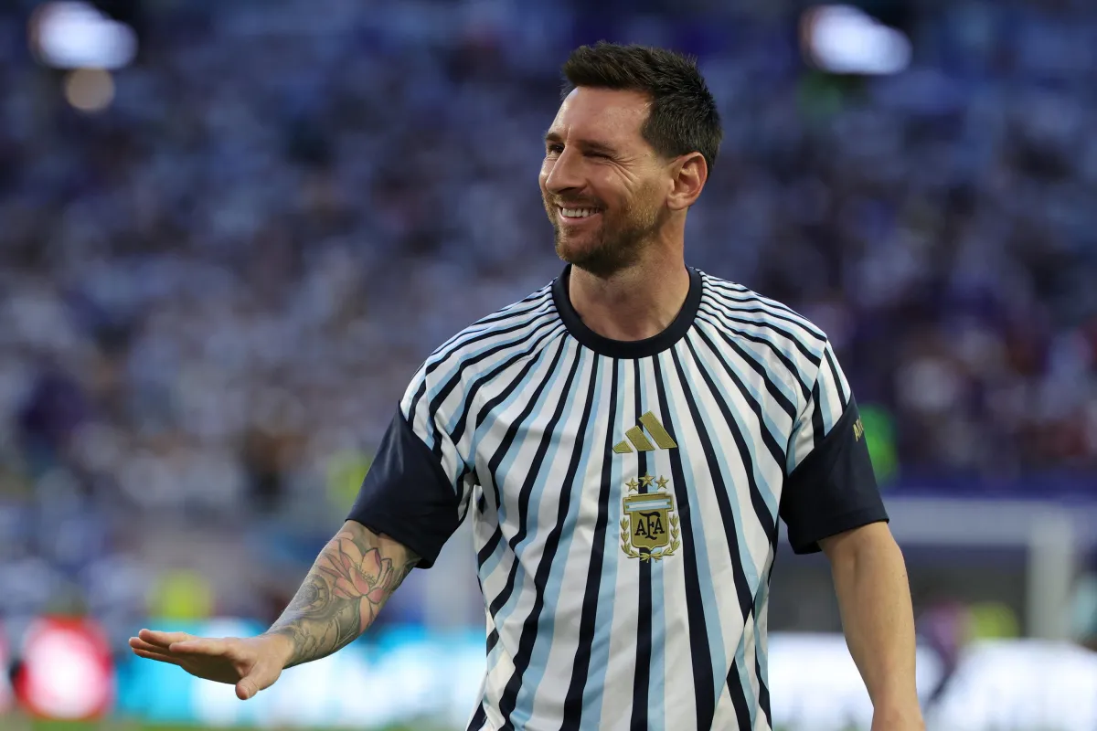 La partita infinita di Messi: tra la moglie Antonela e la giornalista Sofía, quanto c'è di vero nel gossip?